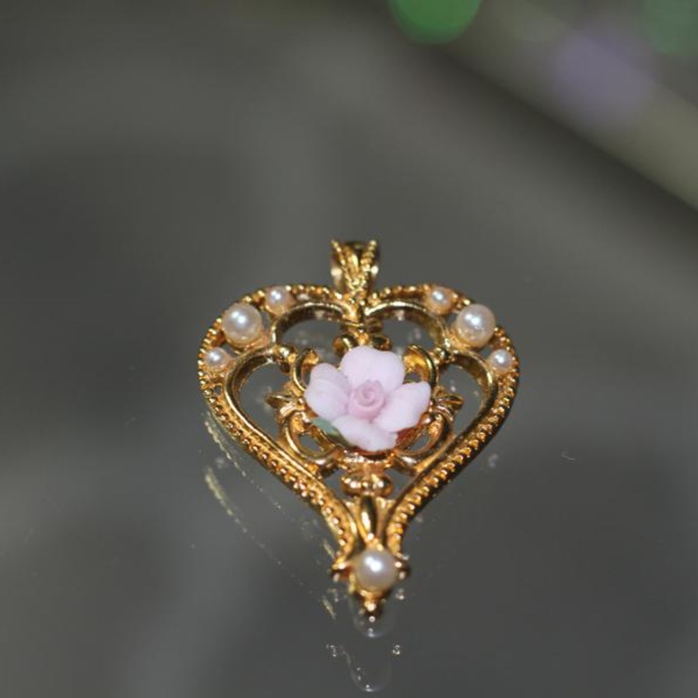 Avon Gold Heart Pendant with Pink Heart & Pearls